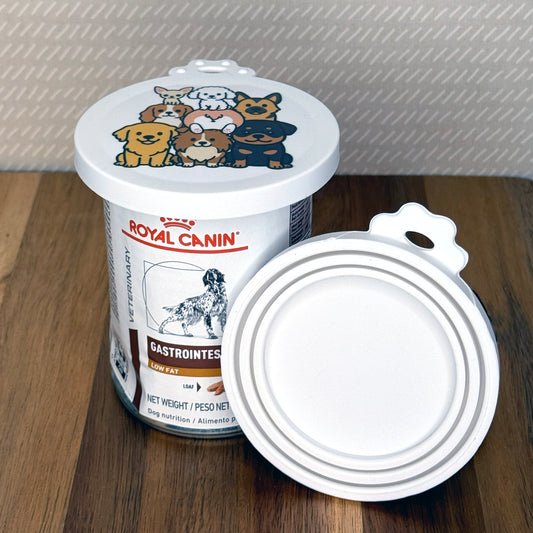 A can of dog food is sealed with a resusable silicone can cover. An additional lid is shown facing outward with multiple circular rings that stretch to seal various sized cans.