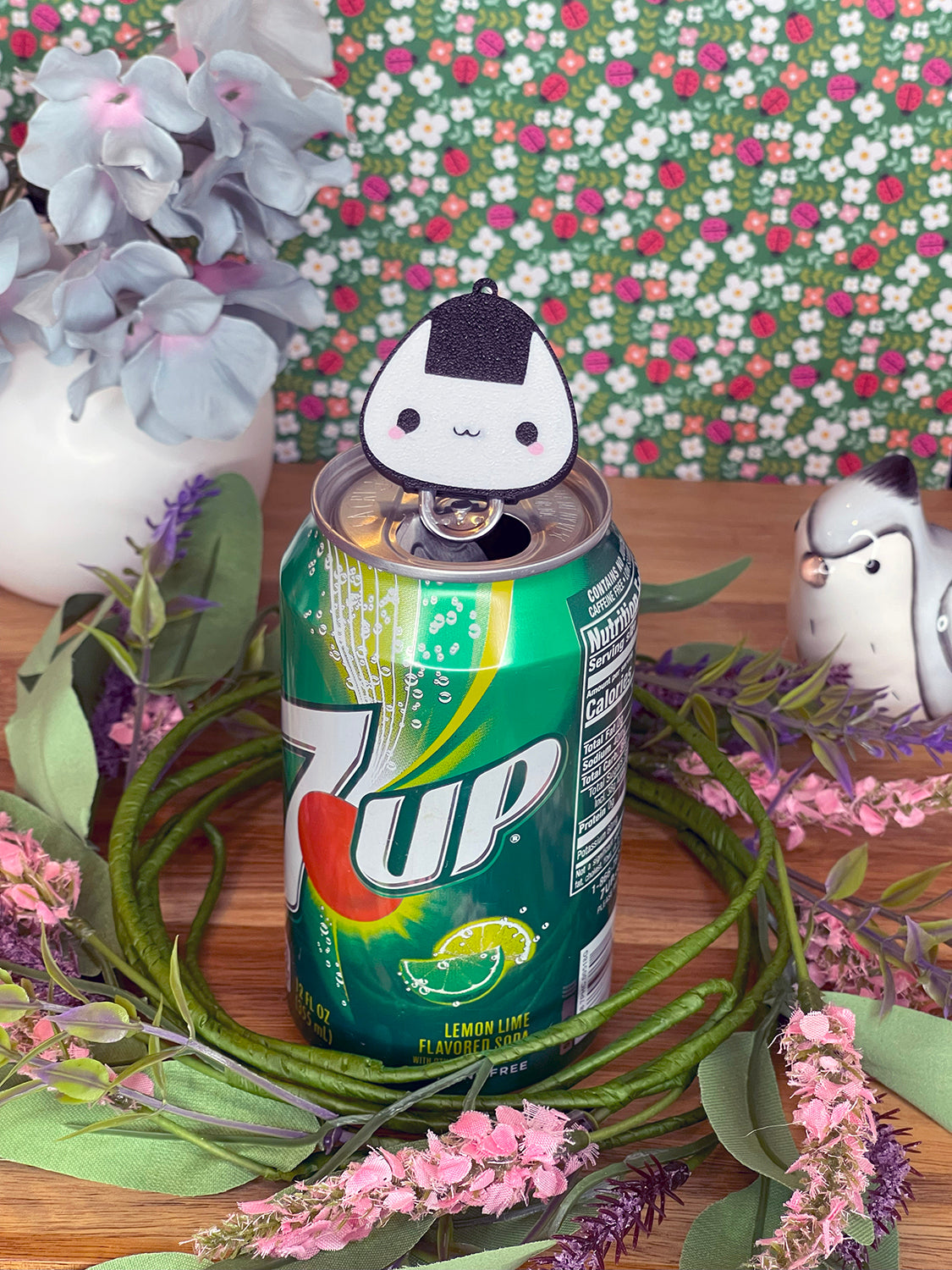 7-Up can with a onigiri-shaped Tab Buddy on a floral background